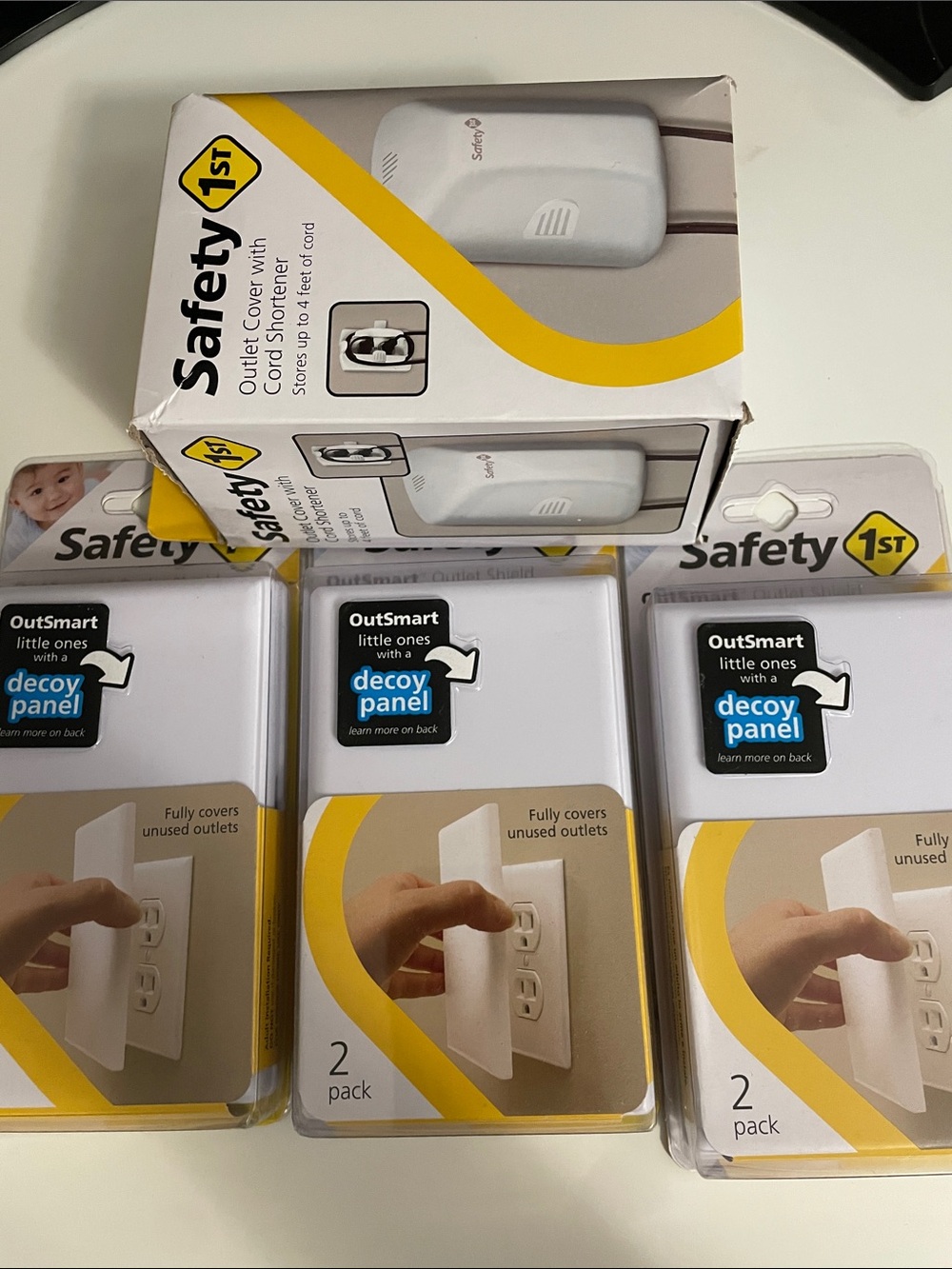 Safety 1st 3 Outlet Covers with Decoy Panel & Large Outlet Cover for Bulky Plugs